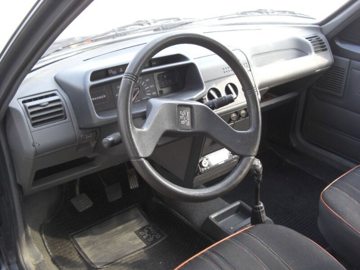 Peugeot 205 3 porte Look (13)