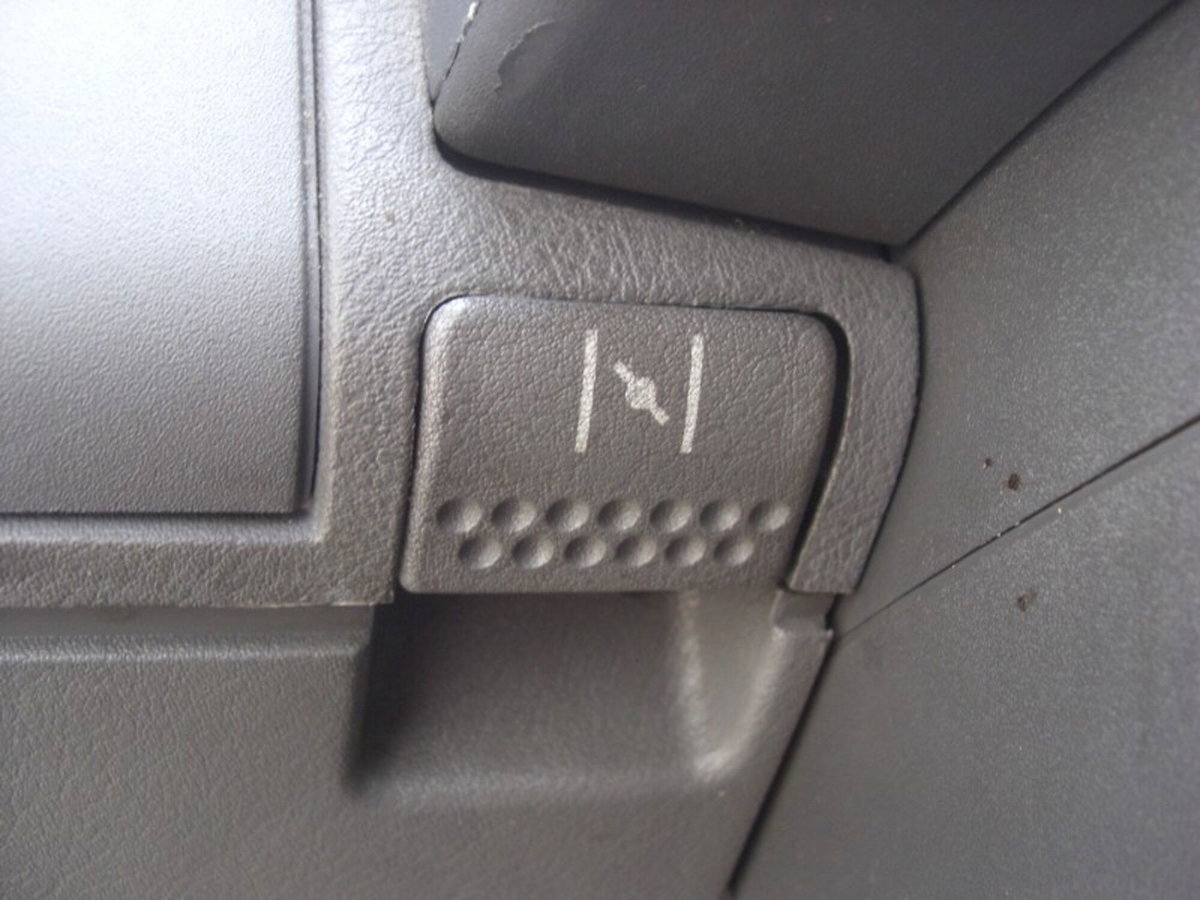 Peugeot 205 3 porte Look (17)