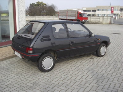 Peugeot 205 3 porte Look (3)