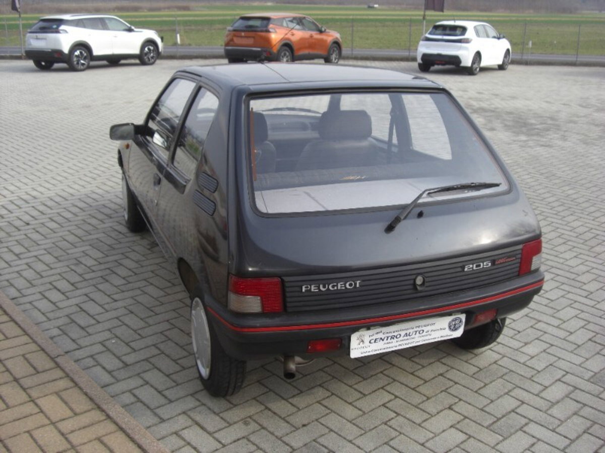 Peugeot 205 3 porte Look (5)