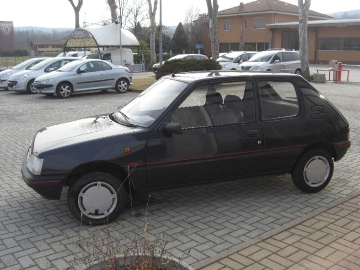 Peugeot 205 3 porte Look (6)