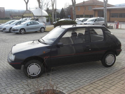 Peugeot 205 3 porte Look (6)