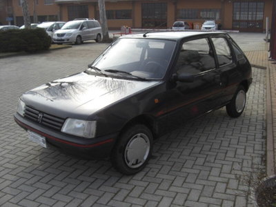 Peugeot 205 3 porte Look (7)