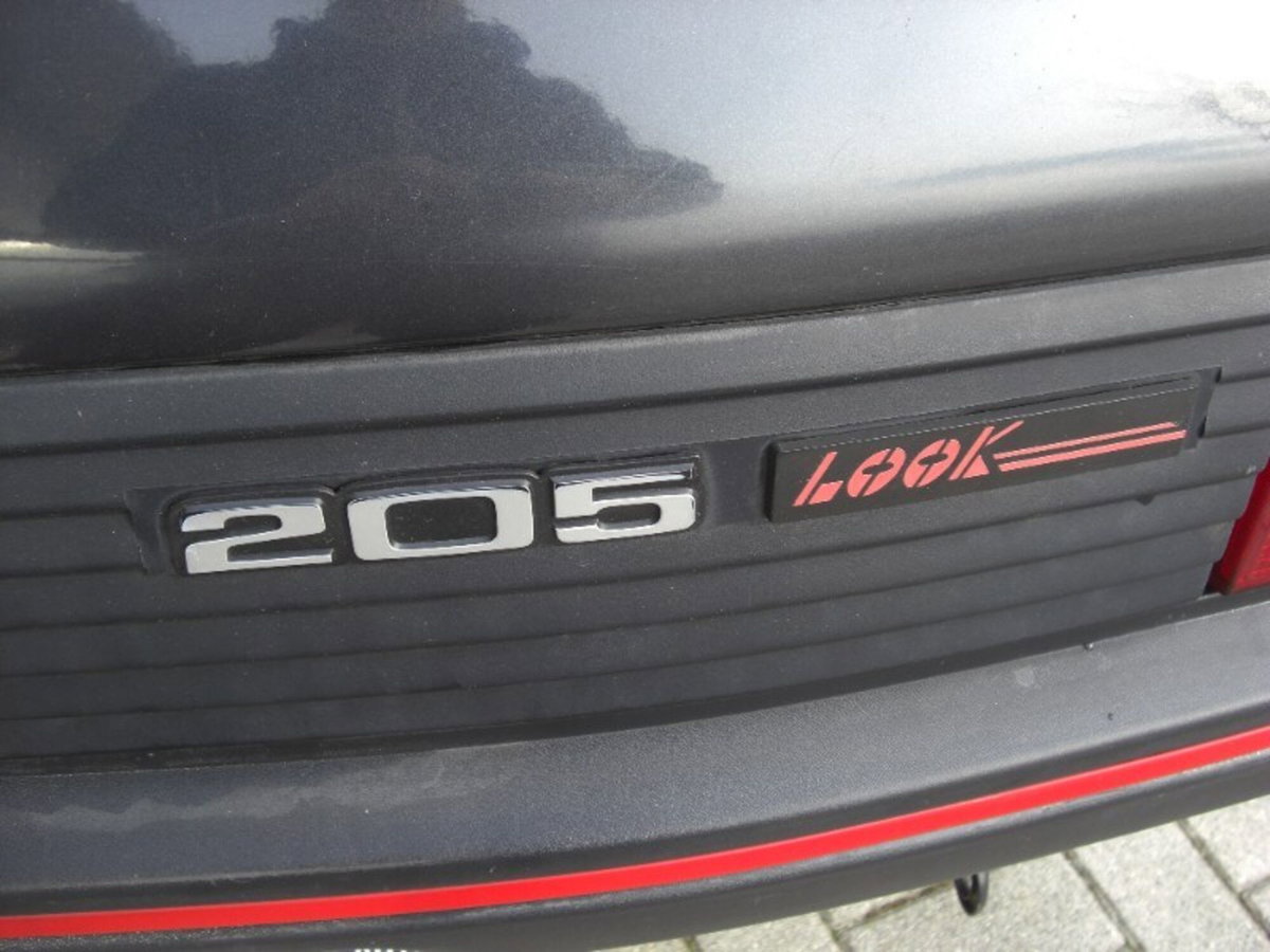 Peugeot 205 3 porte Look (8)