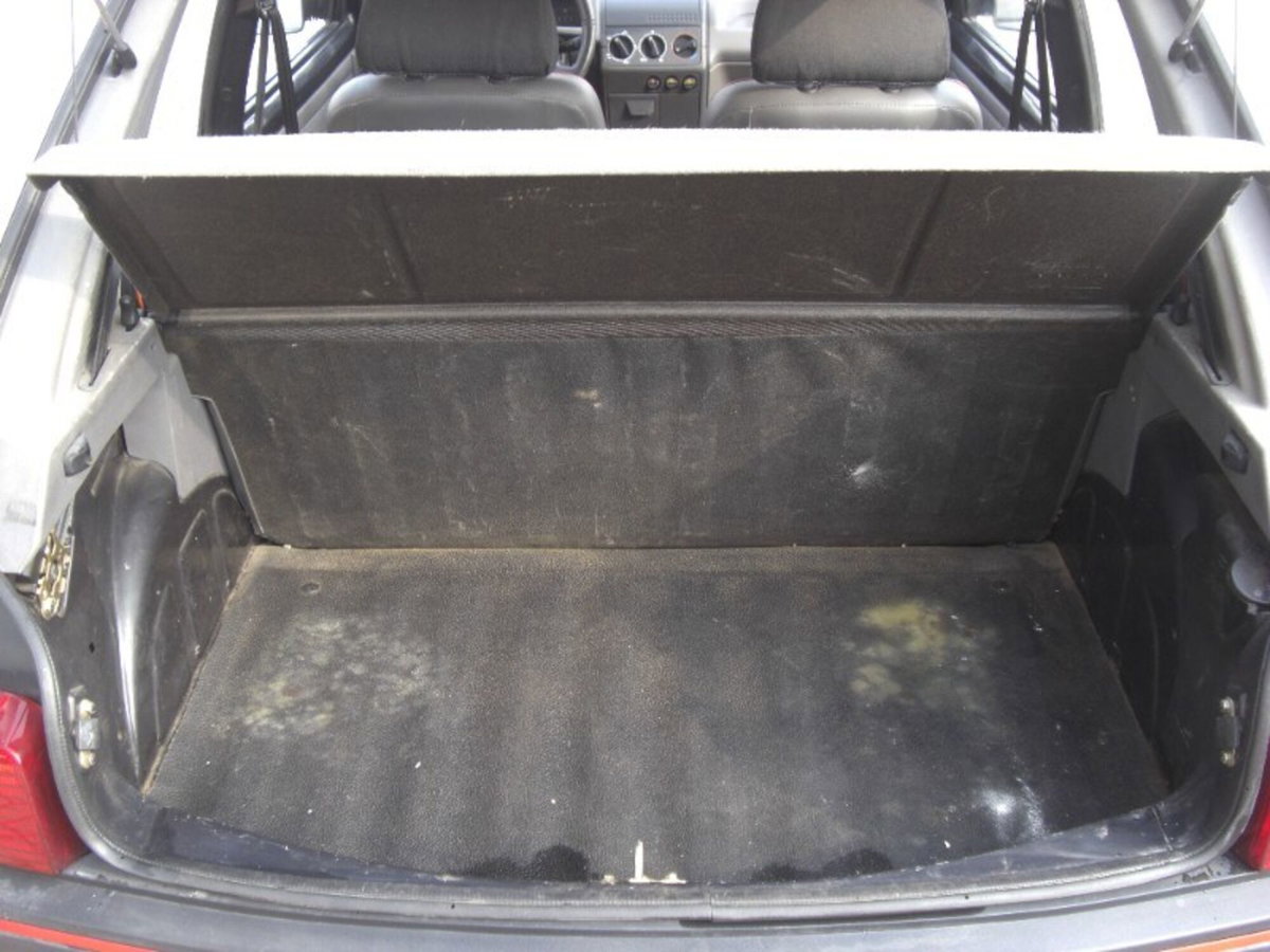 Peugeot 205 3 porte Look (9)