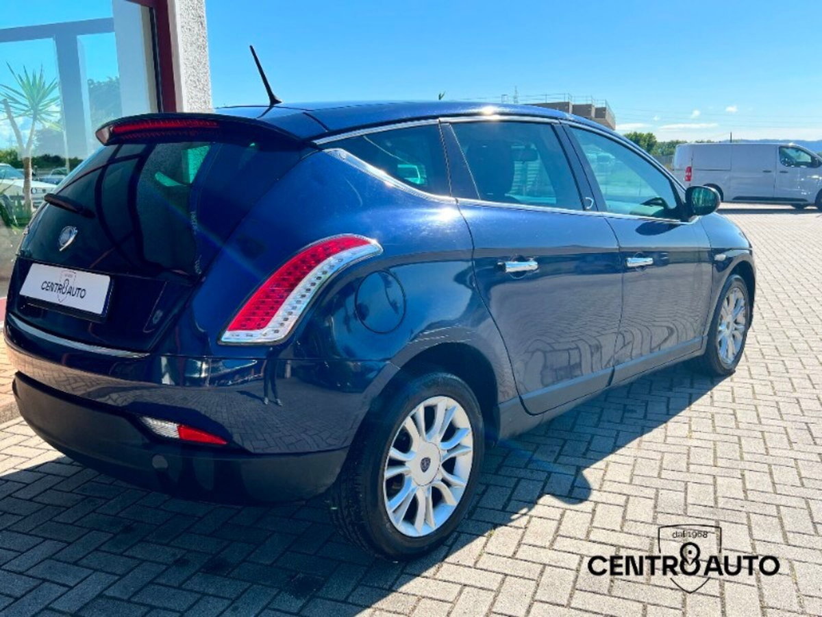 Lancia Delta 1.6 MJT DPF Oro (4)