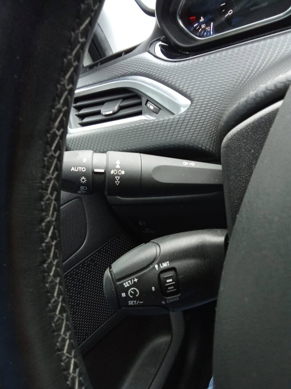 Peugeot 2008 100 Allure (19)