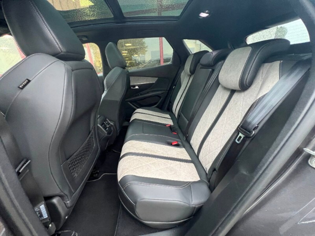 Peugeot 3008 Hybrid4 300 e-EAT8 GT (13)