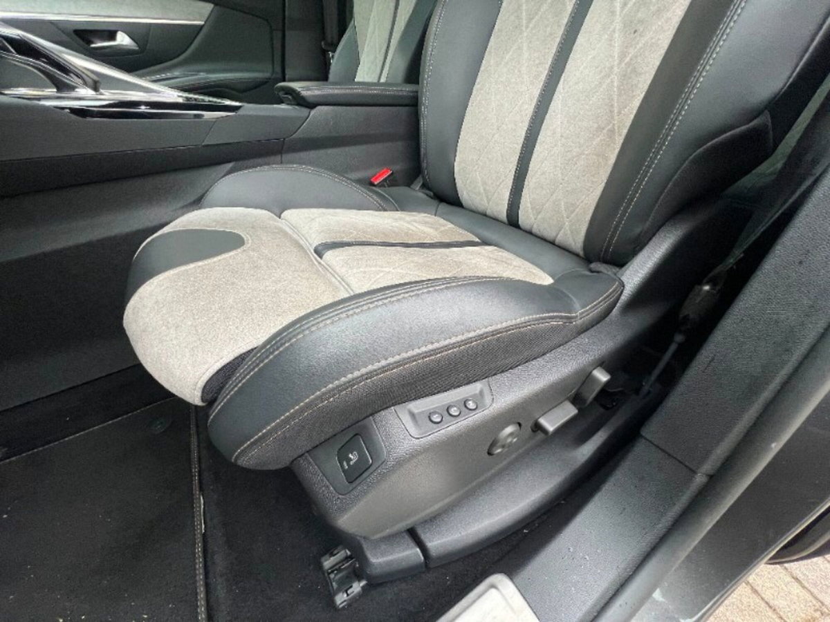 Peugeot 3008 Hybrid4 300 e-EAT8 GT (15)