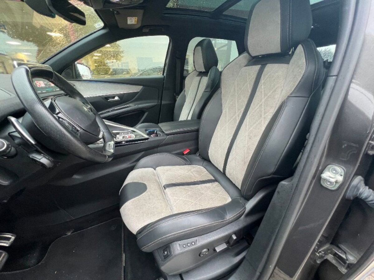 Peugeot 3008 Hybrid4 300 e-EAT8 GT (16)
