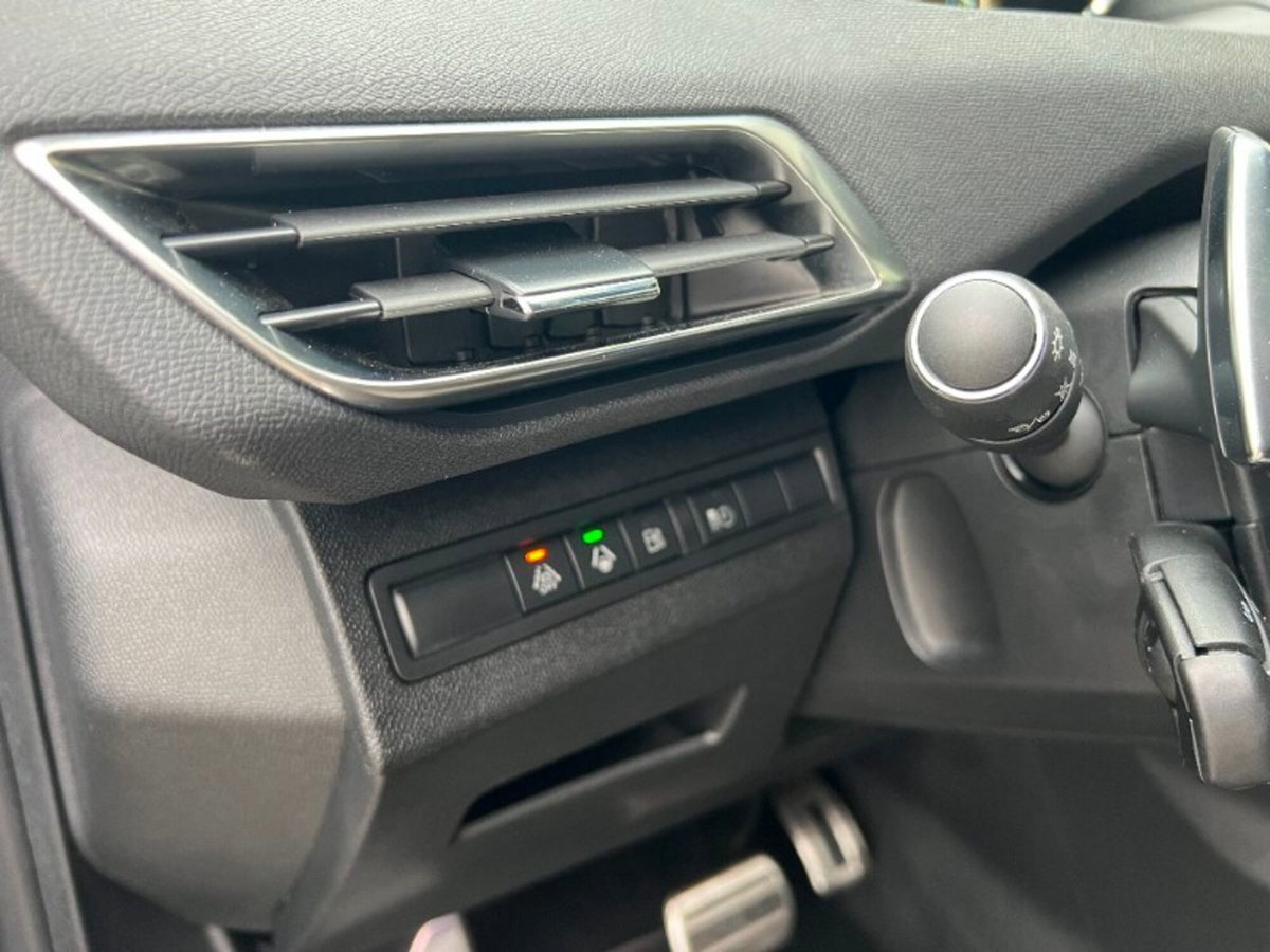 Peugeot 3008 Hybrid4 300 e-EAT8 GT (18)