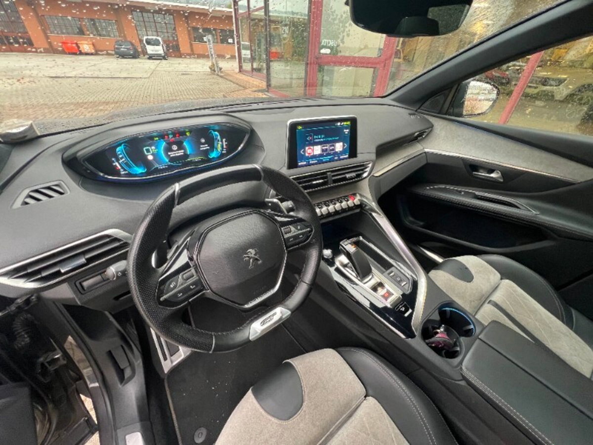 Peugeot 3008 Hybrid4 300 e-EAT8 GT (19)