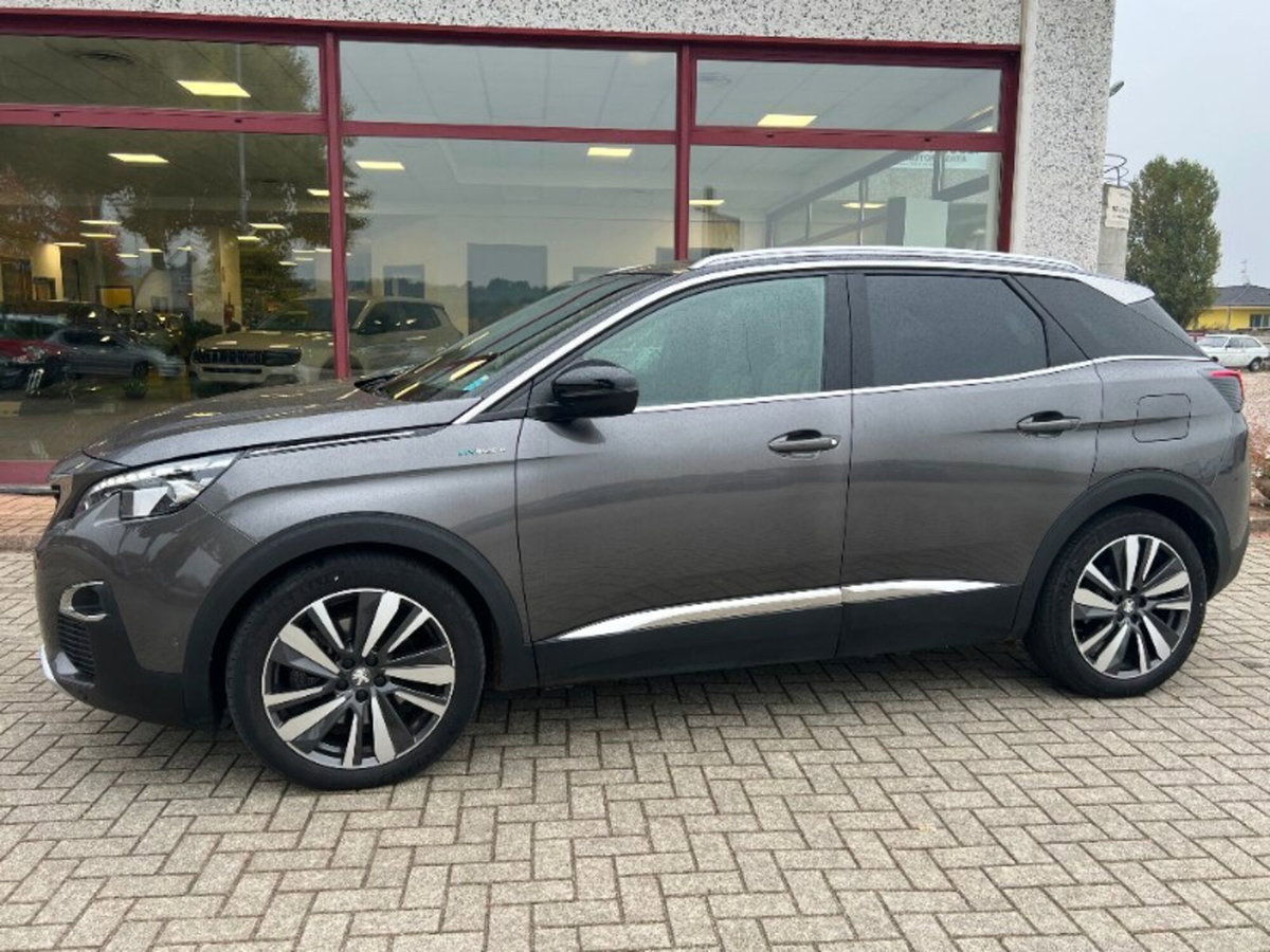 Peugeot 3008 Hybrid4 300 e-EAT8 GT (2)
