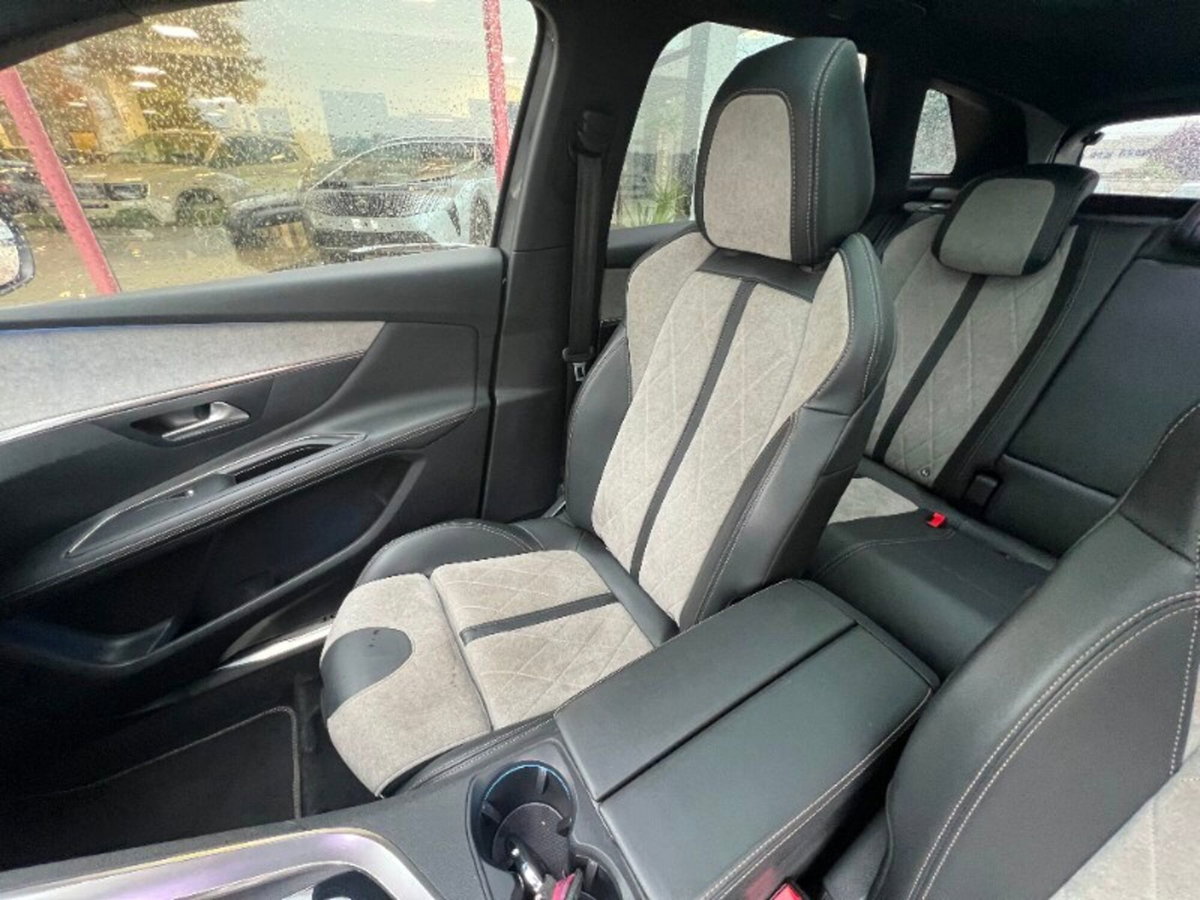 Peugeot 3008 Hybrid4 300 e-EAT8 GT (20)