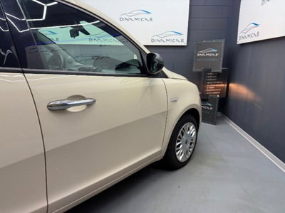 Lancia Ypsilon 1.2 69 CV 5 porte Silver (7)