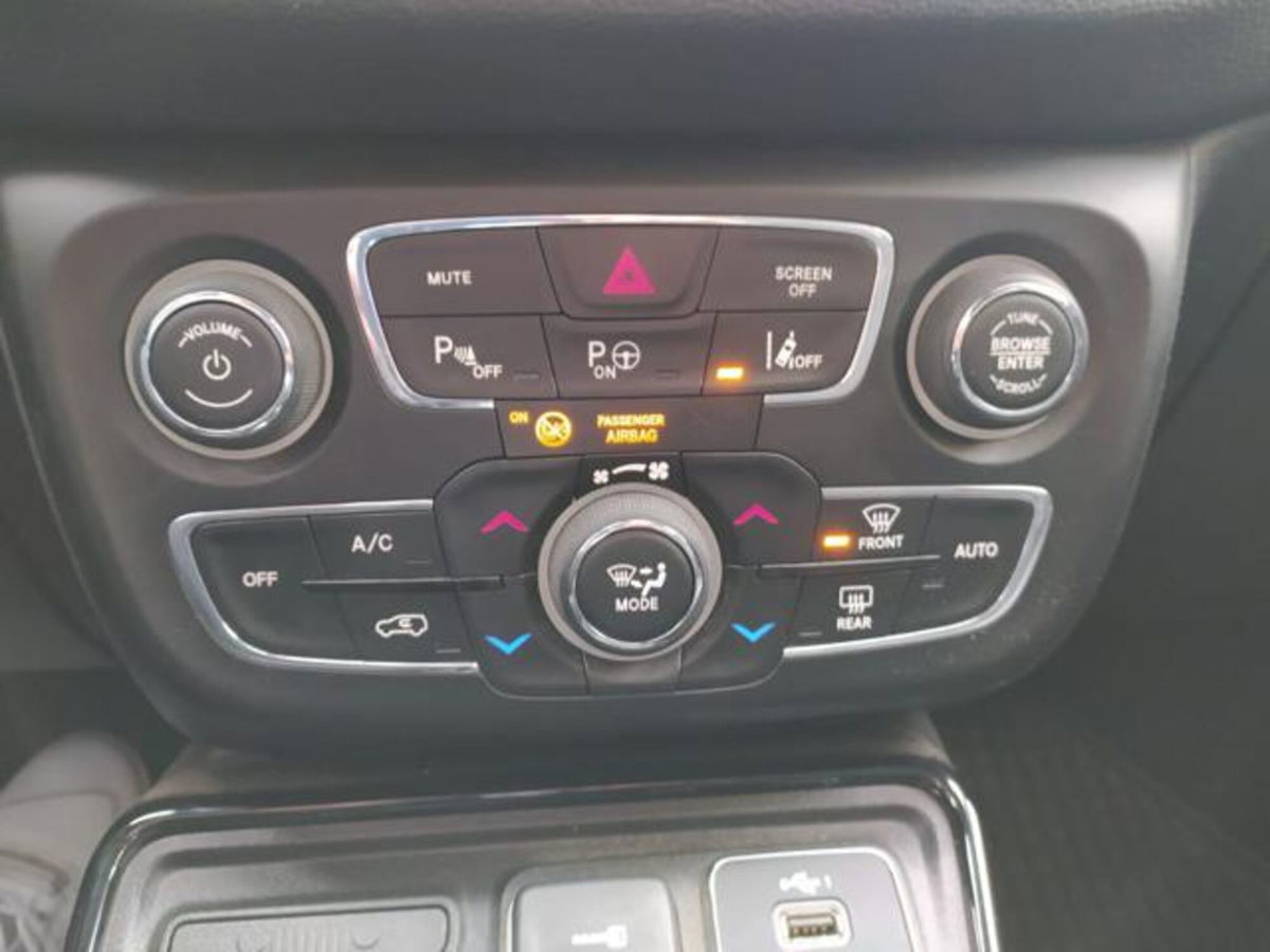 Jeep Compass 1.6 Multijet II 2WD Limited (16)