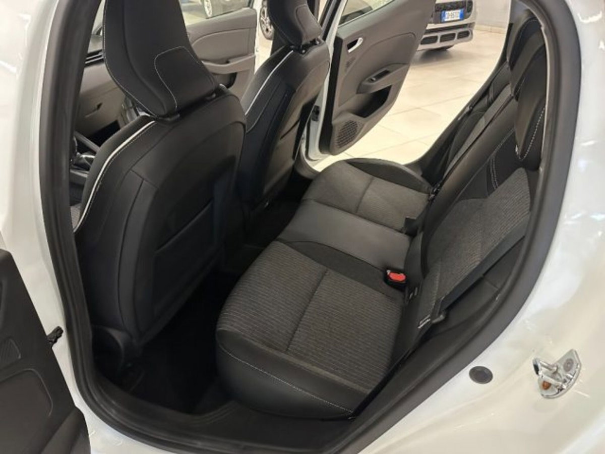 Renault Clio TCe 100 CV CVT 5 porte Intens (10)