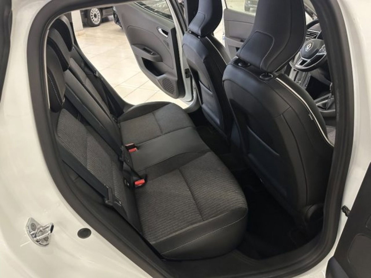 Renault Clio TCe 100 CV CVT 5 porte Intens (12)