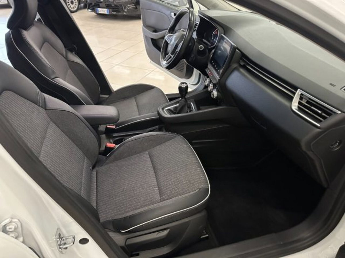 Renault Clio TCe 100 CV CVT 5 porte Intens (13)