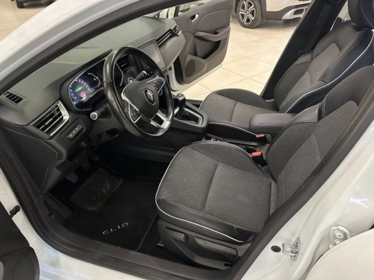 Renault Clio TCe 100 CV CVT 5 porte Intens (9)