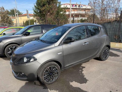 Lancia Ypsilon 1.0 FireFly 5 porte S&S Hybrid Silver Plus usata