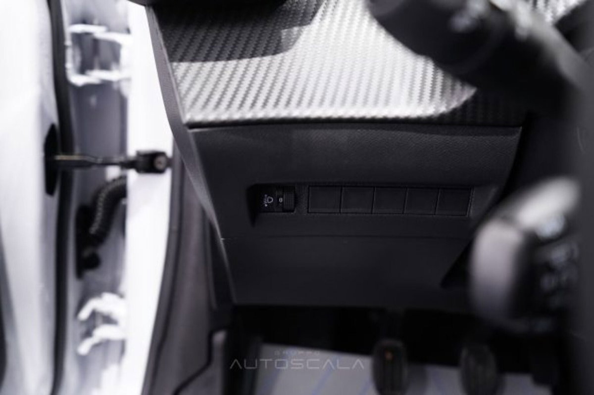 Peugeot 208 1.2 puretech Active s&s 100cv (12)