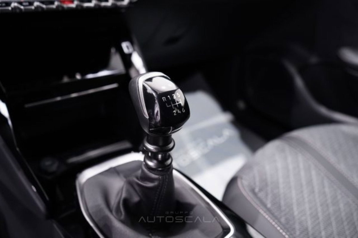 Peugeot 208 1.2 puretech Active s&s 100cv (19)