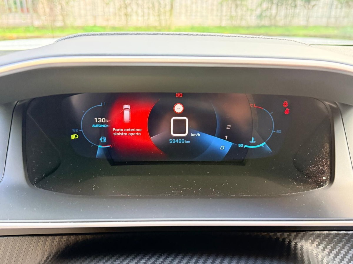 Peugeot 2008 BlueHDi 100 S&S Allure (11)