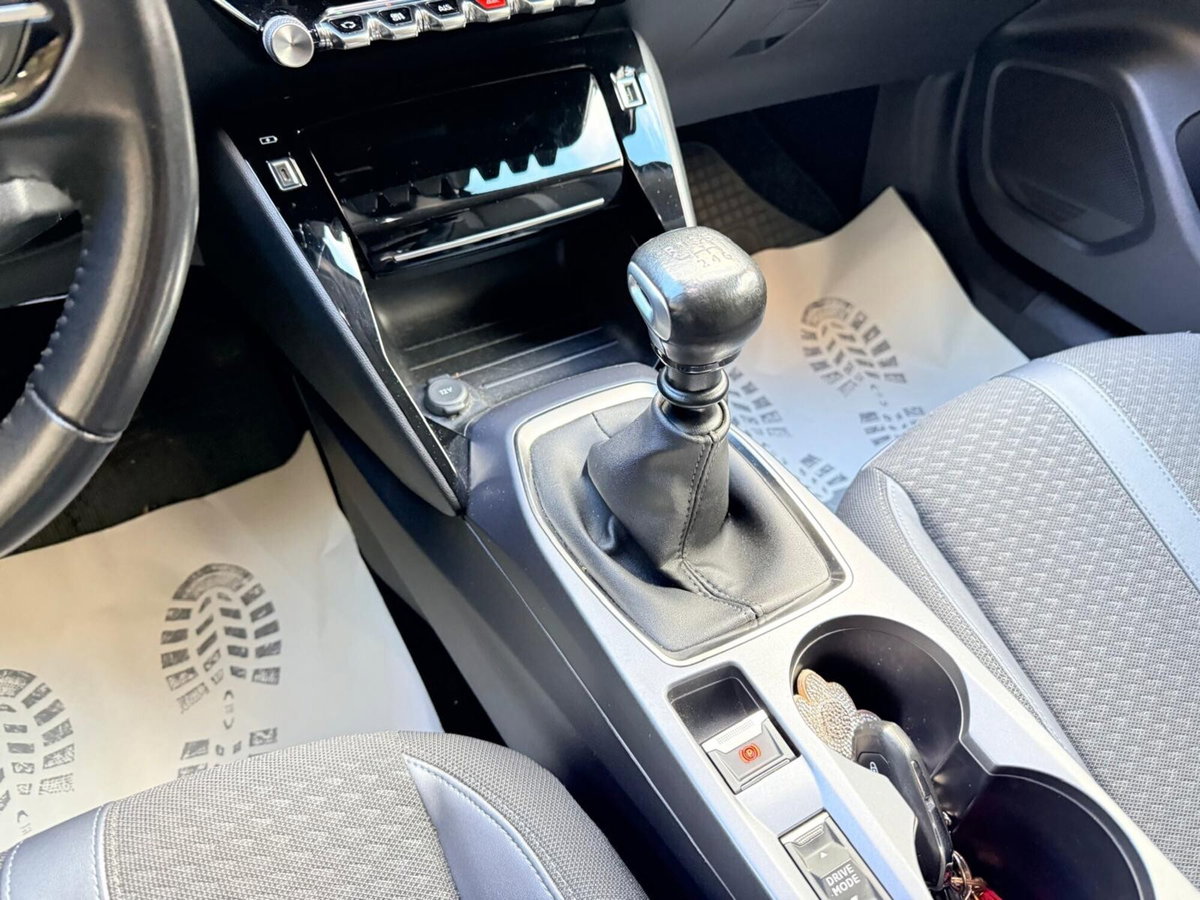 Peugeot 2008 BlueHDi 100 S&S Allure (14)