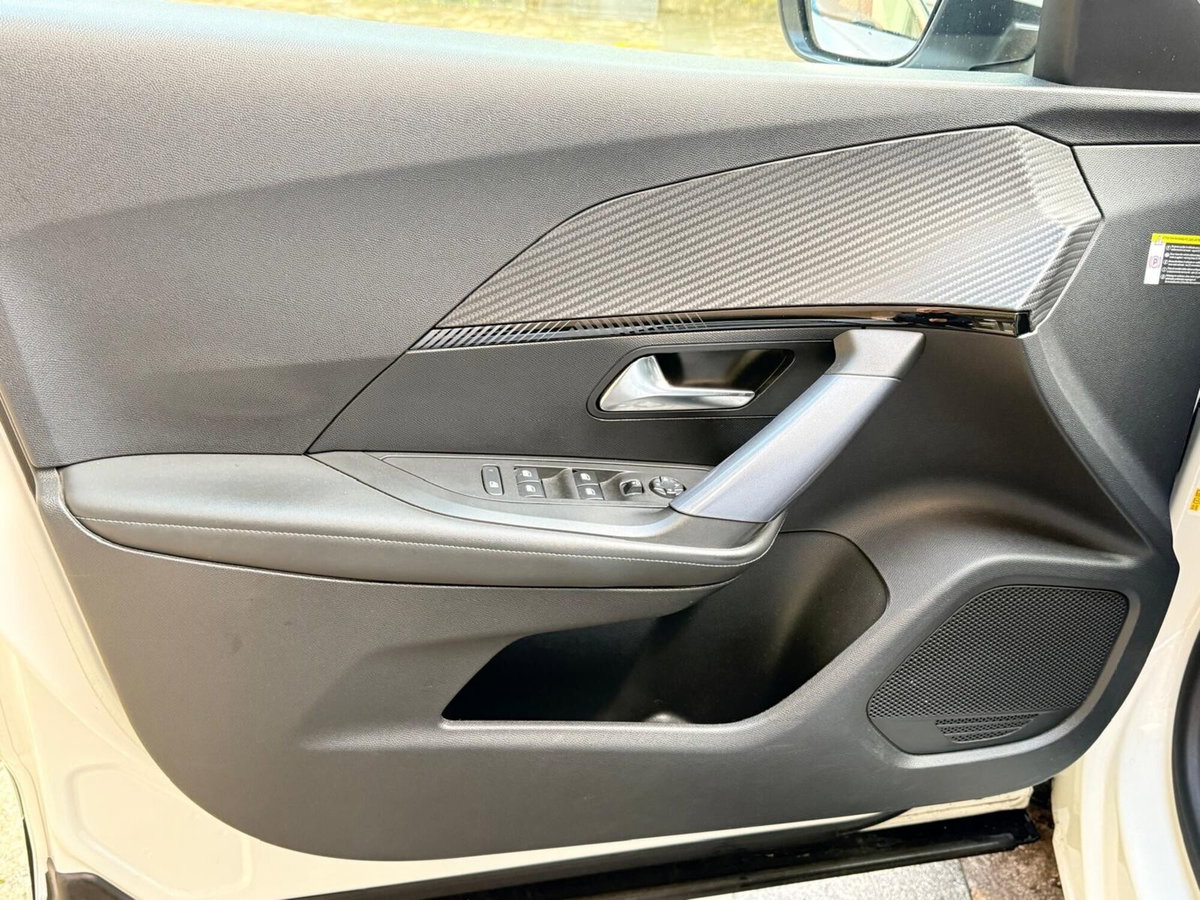 Peugeot 2008 BlueHDi 100 S&S Allure (17)