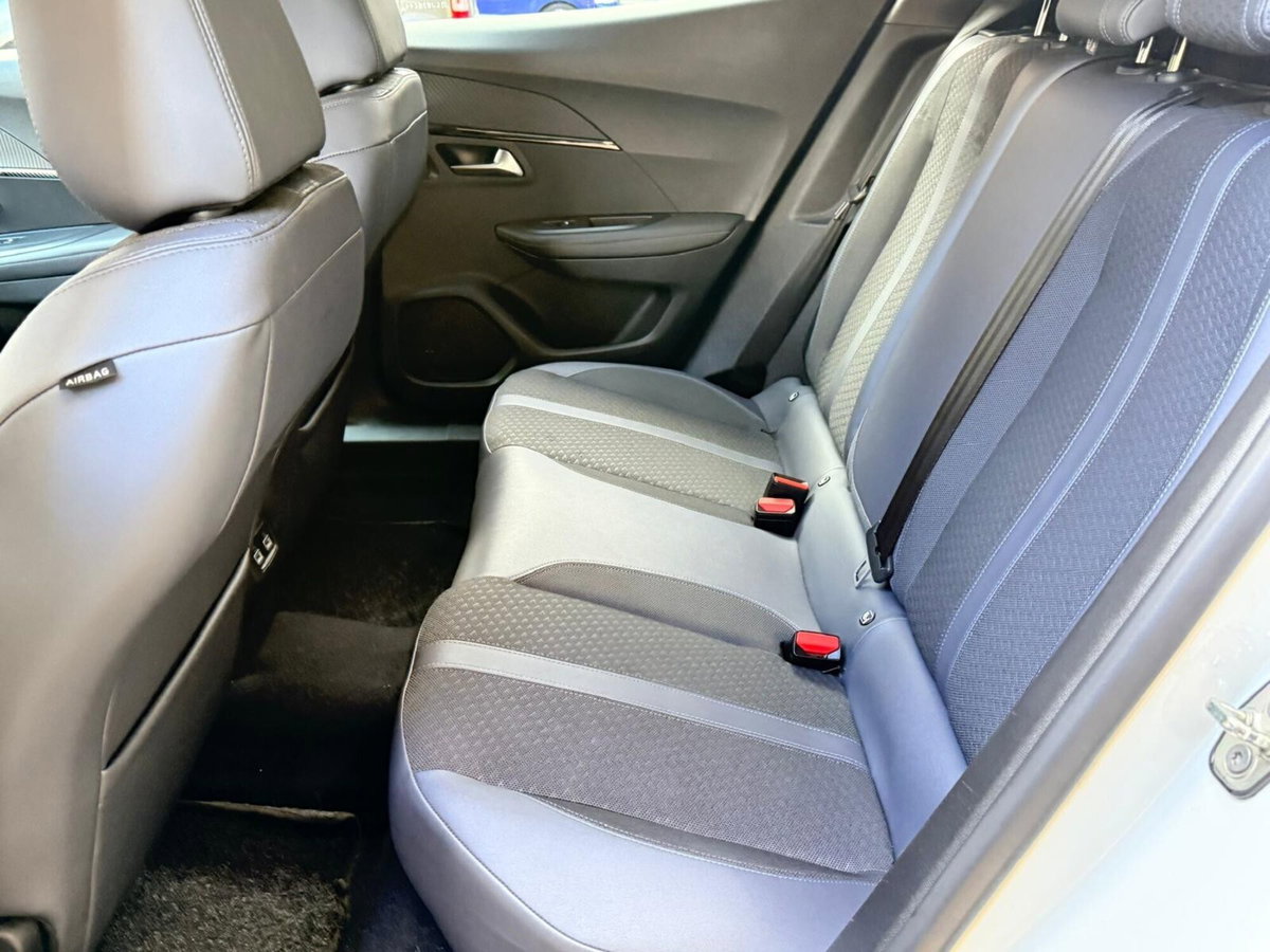 Peugeot 2008 BlueHDi 100 S&S Allure (19)