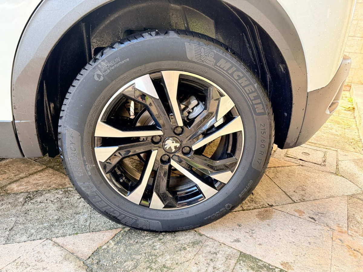 Peugeot 2008 BlueHDi 100 S&S Allure (8)
