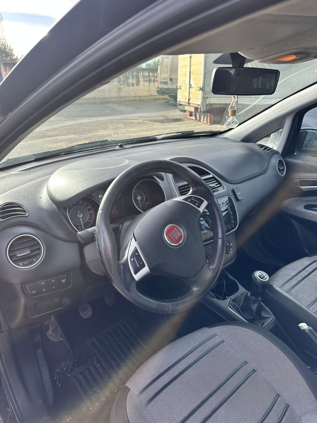 Fiat Punto 1.3 MJT II S&S 95 CV 5 porte Lounge (6)