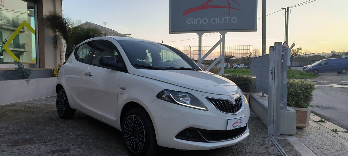 Lancia Ypsilon 1.0 FireFly 5 porte S&S Hybrid Ecochic Gold