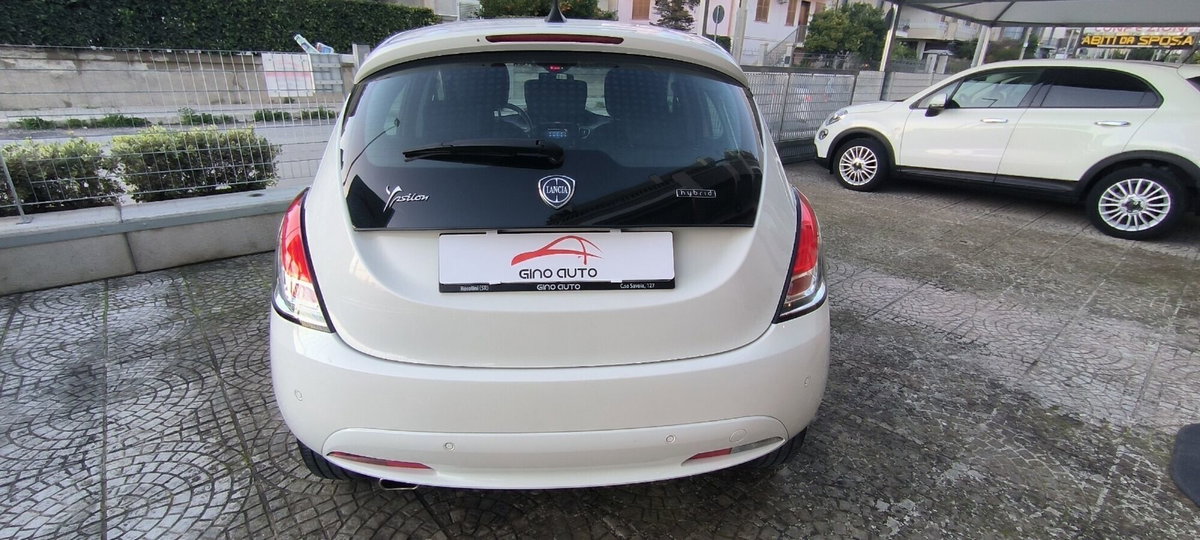 Lancia Ypsilon 1.0 FireFly 5 porte S&S Hybrid Ecochic Gold (10)