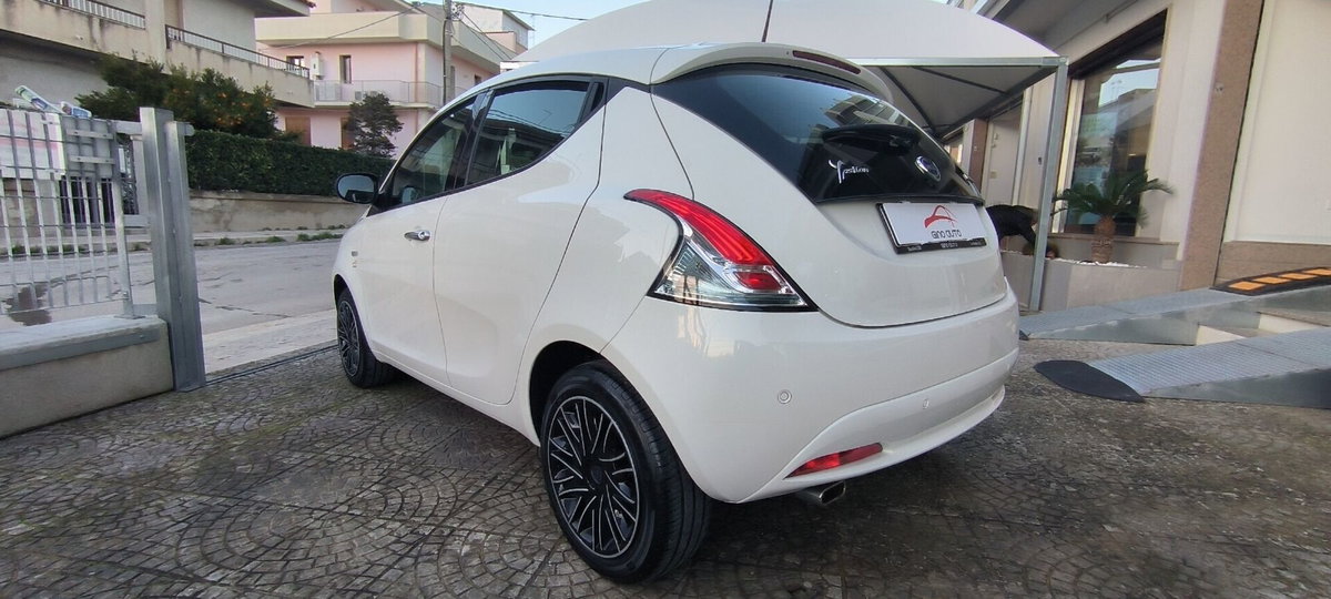 Lancia Ypsilon 1.0 FireFly 5 porte S&S Hybrid Ecochic Gold (11)