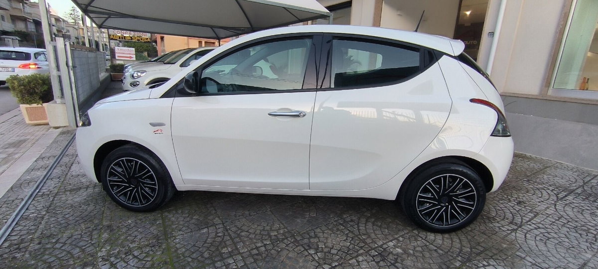 Lancia Ypsilon 1.0 FireFly 5 porte S&S Hybrid Ecochic Gold (13)