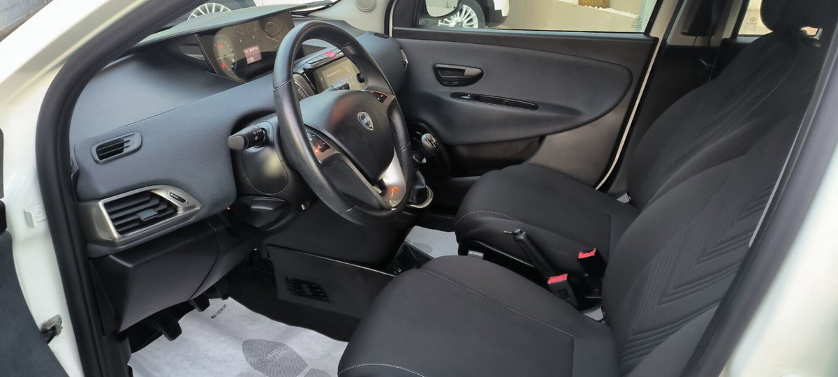 Lancia Ypsilon 1.0 FireFly 5 porte S&S Hybrid Ecochic Gold (17)