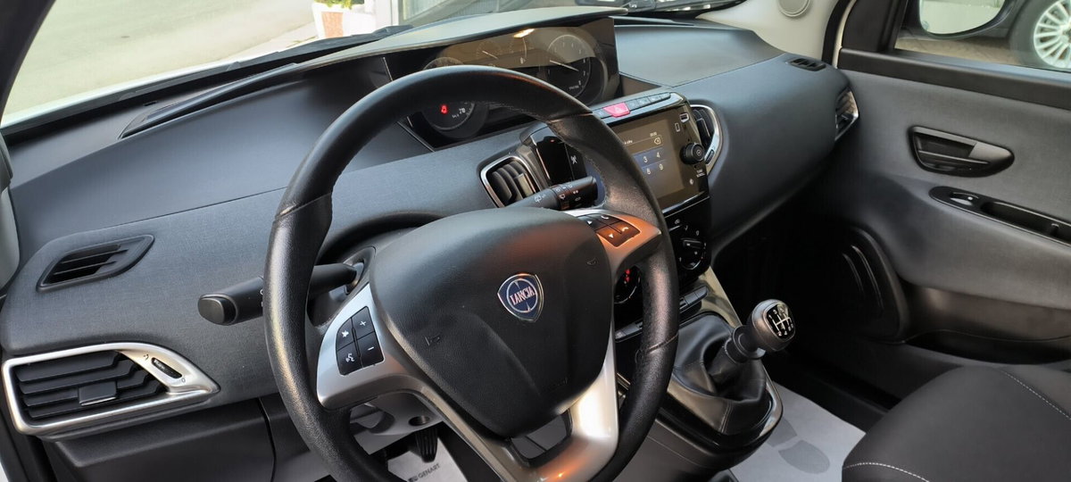 Lancia Ypsilon 1.0 FireFly 5 porte S&S Hybrid Ecochic Gold (18)