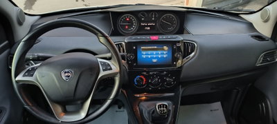 Lancia Ypsilon 1.0 FireFly 5 porte S&S Hybrid Ecochic Gold (19)
