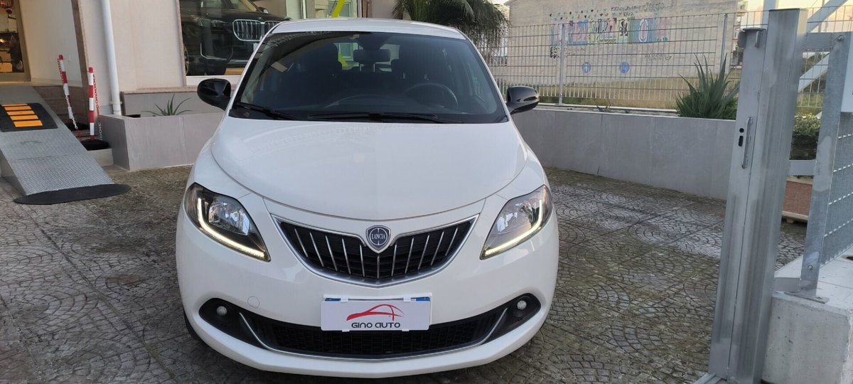 Lancia Ypsilon 1.0 FireFly 5 porte S&S Hybrid Ecochic Gold (3)