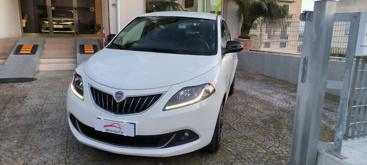 Lancia Ypsilon 1.0 FireFly 5 porte S&S Hybrid Ecochic Gold (4)