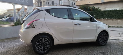 Lancia Ypsilon 1.0 FireFly 5 porte S&S Hybrid Ecochic Gold (8)