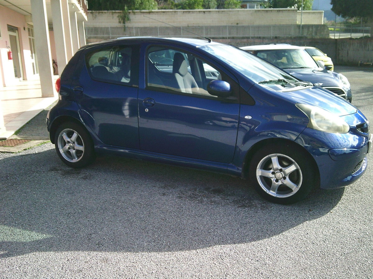 Toyota Aygo 1.0 12V VVT-i 5 porte M-MT (2)