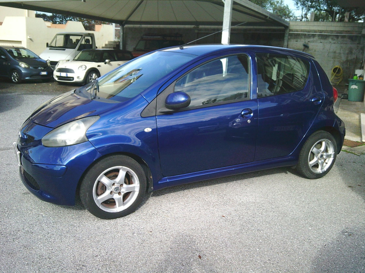 Toyota Aygo 1.0 12V VVT-i 5 porte M-MT (3)