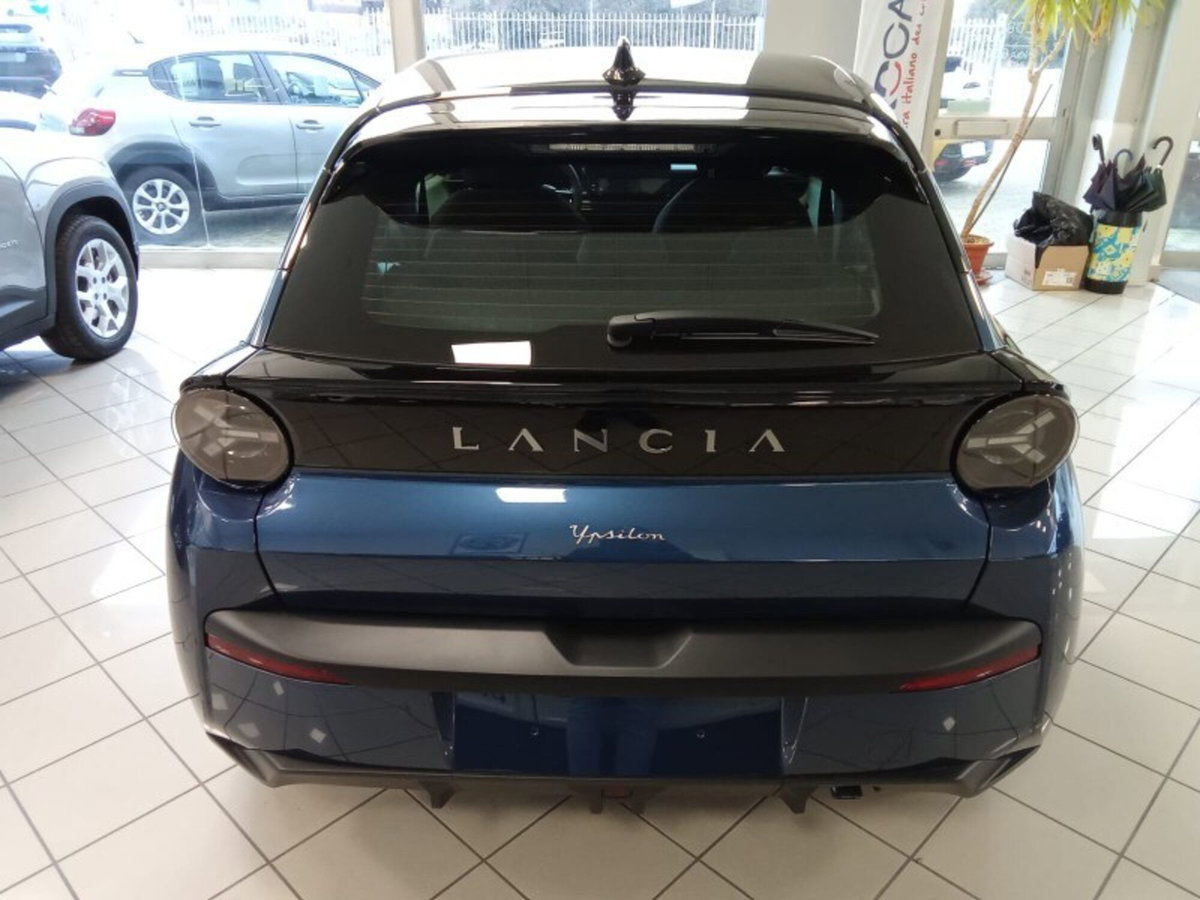 Lancia Ypsilon 1.2 mhev 110cv e-dct (3)