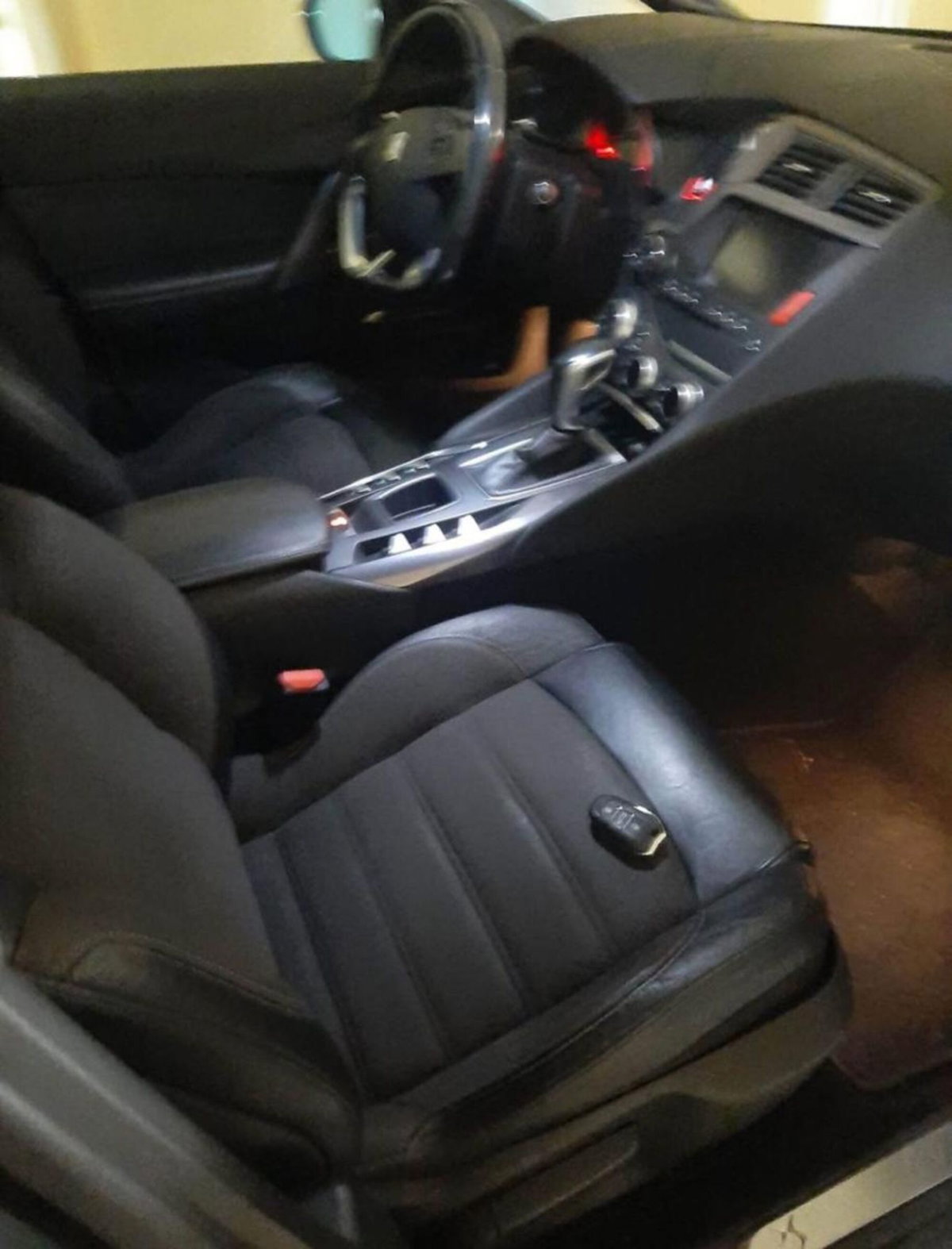 Ds DS 5 DS 5 1.6 e-HDi 115 ETG6 So Chic (3)