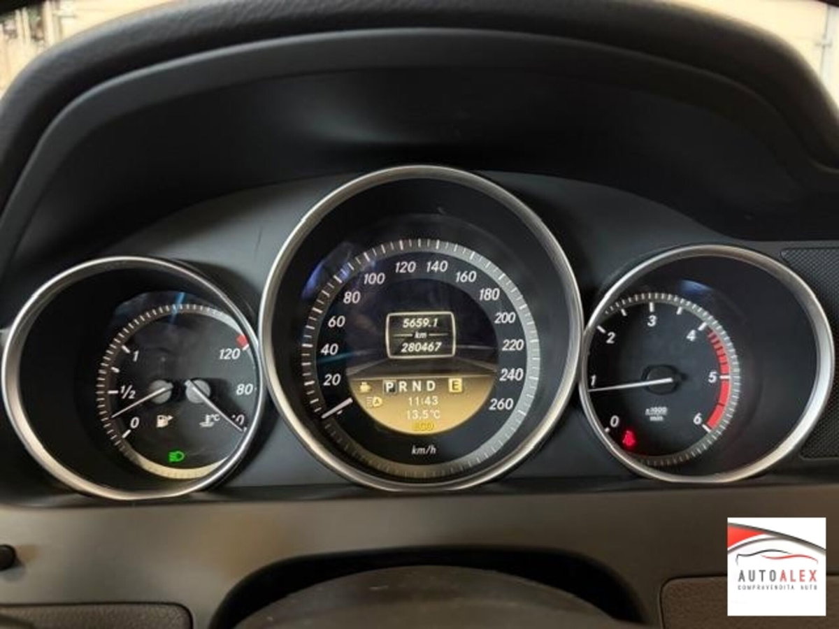 Mercedes-Benz Classe C Station Wagon 220 CDI Avantgarde (12)