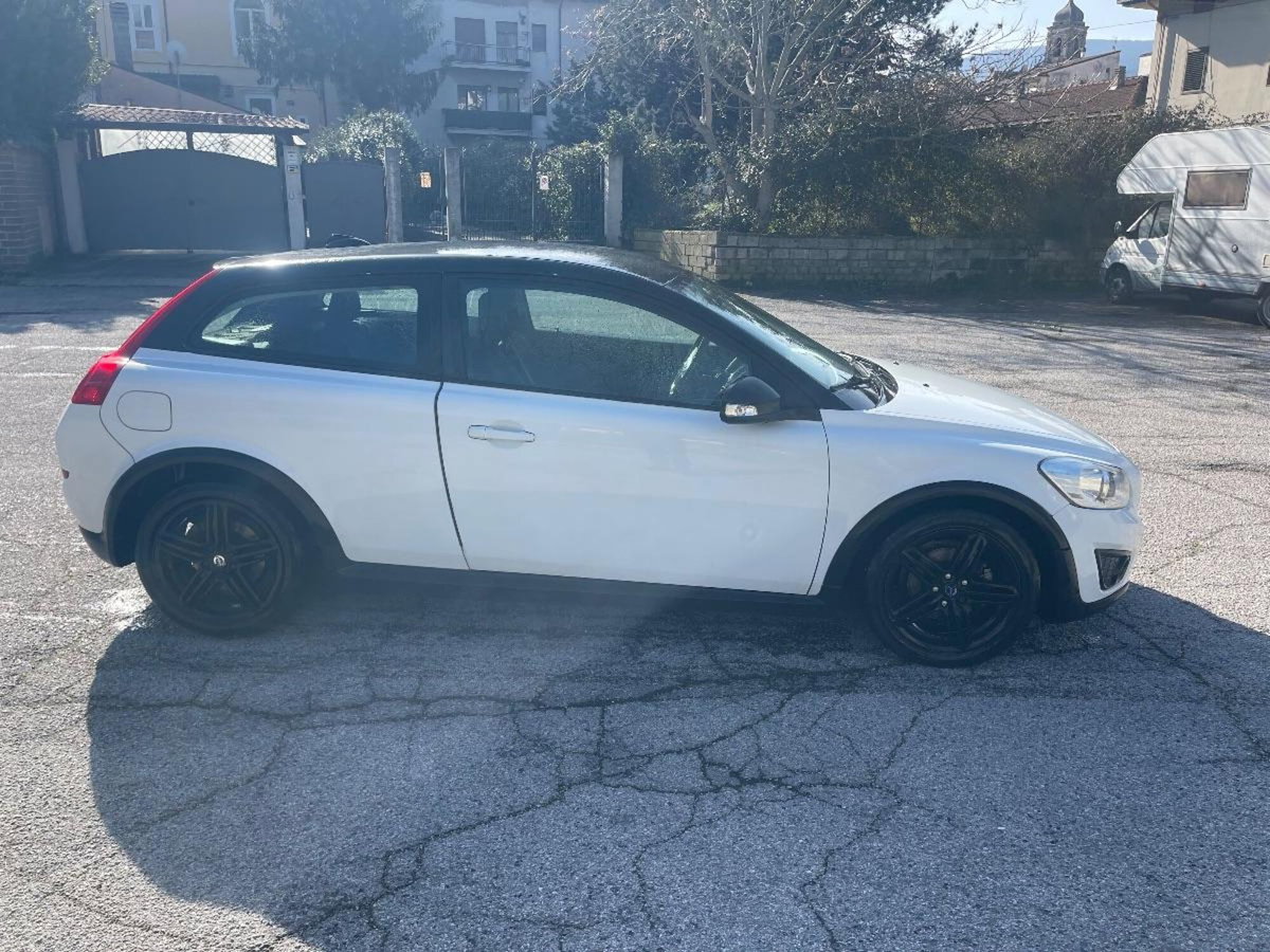 Volvo C30 D3 Black Design (4)