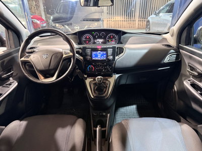 Lancia Ypsilon 1.2 69 CV 5 porte Gold (12)